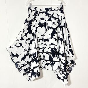 Karl Lagerfeld Size 2 XS Back Zipper Skirt ASSYMETRICAL Black White FLORAL Hi-Lo